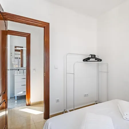 3 Bedroom Near Centre Apartment *
