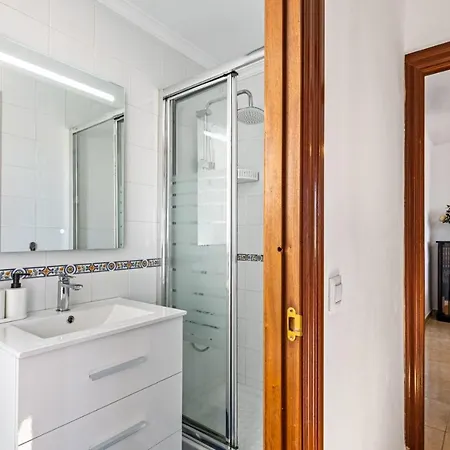 3 Bedroom Near Centre *